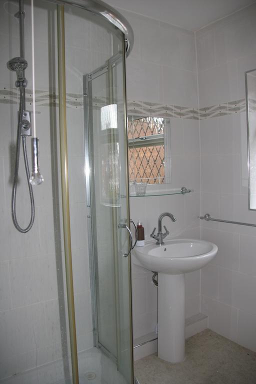 Mere Cottage B & B Alsager Oda fotoğraf